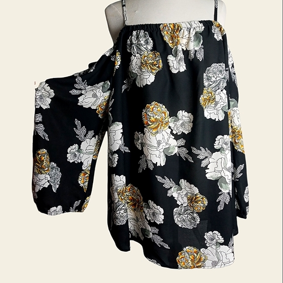 Indulge Floral off shoulder Blouse - Picture 2 of 13